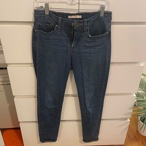 Levi’s 311 Shaping Skinny - Size 27